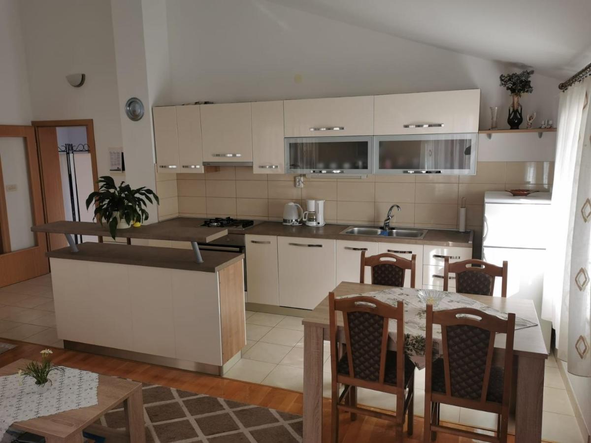 Apartman Zora โปดสตรานา ภายนอก รูปภาพ