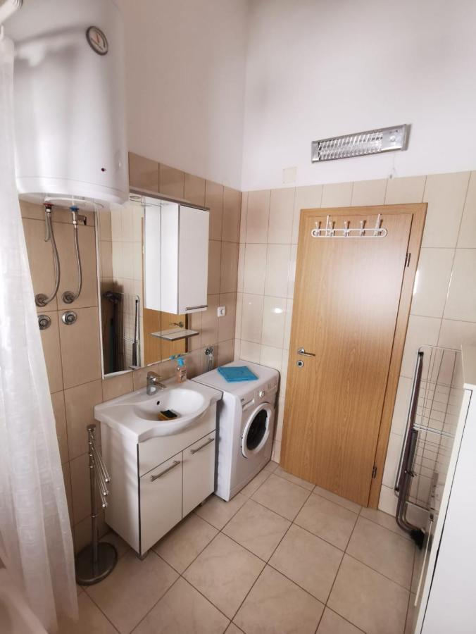 Apartman Zora โปดสตรานา ภายนอก รูปภาพ